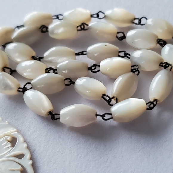 Vintage mother of pearl necklace - Picture 5 of 7
